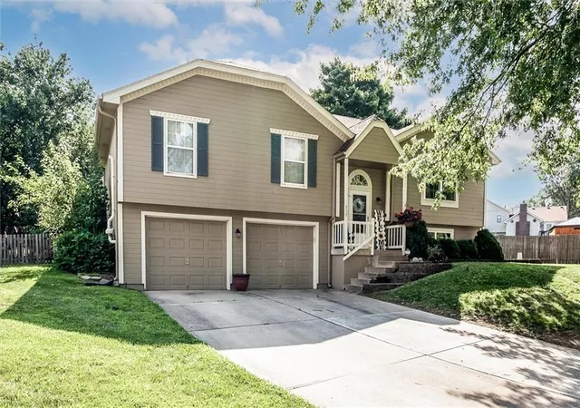 Photo 1 of Sale Pending at 717 Se Pierre Ct, Lee's Summit, MO 64063 | MLS# 2638742 | Listing updated on 2026-09-22