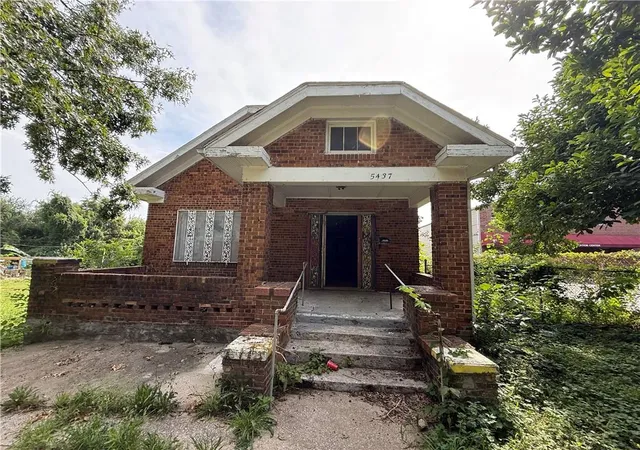 1st image of 5437 Brooklyn Ave, Kansas City, MO 64130 | MLS# 2638743