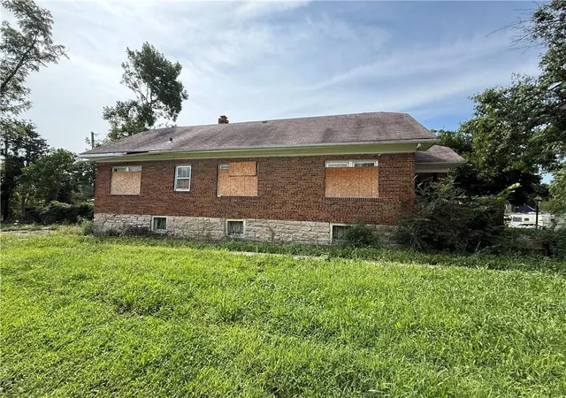 2nd image of 5437 Brooklyn Ave, Kansas City, MO 64130 | MLS# 2638743