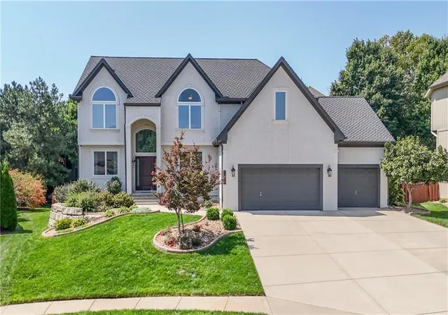 Photo 1 of Sale Pending at 7206 Noland Rd, Shawnee, KS 66216 | MLS# 2638752 | Listing updated on 2026-10-01