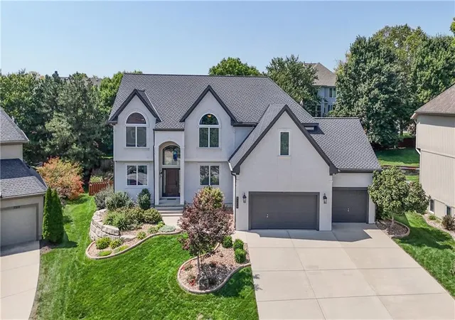 Photo 2 of Sale Pending at 7206 Noland Rd, Shawnee, KS 66216 | MLS# 2638752 | Listing updated on 2026-10-01