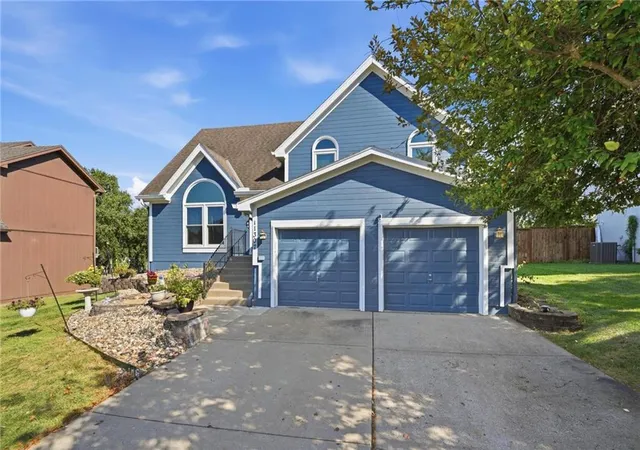 Photo 1 of Single family home for sale at 11307 N Jefferson St, Kansas City, MO 64155 | MLS# 2638755 | Listing updated on 2026-09-17