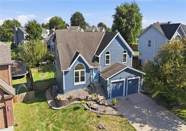 Photo 2 of Single family home for sale at 11307 N Jefferson St, Kansas City, MO 64155 | MLS# 2638755 | Listing updated on 2026-09-17