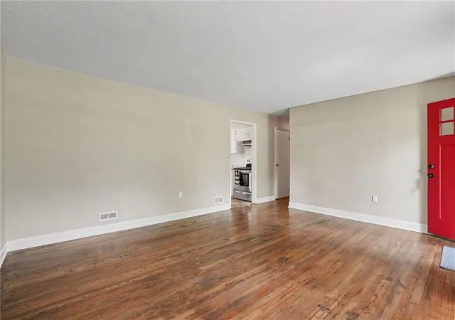 Photo 4 of Sale Pending at 6412 County Line Rd, Kansas City, KS 66106 | MLS# 2638759 | Listing updated on 2026-09-20
