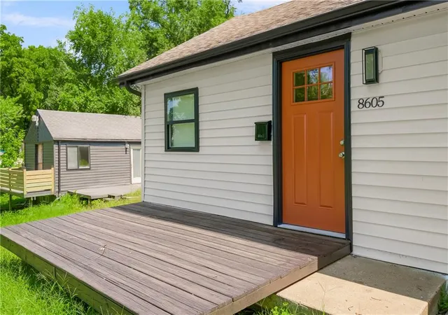 1st image of 8605 Wayne Ave, Kansas City, MO 64131 | MLS# 2638760