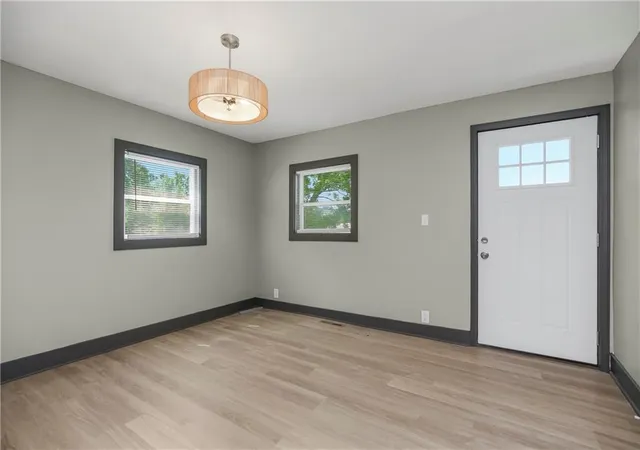 4th image of 8605 Wayne Ave, Kansas City, MO 64131 | MLS# 2638760