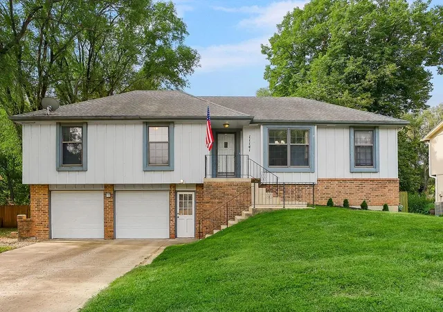 1st image of 11141 W 77th St, Shawnee, KS 66214 | MLS# 2638765