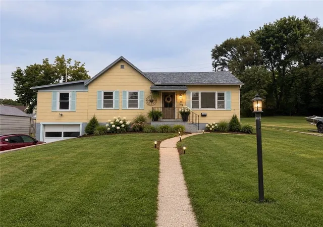 1st image of 1119 Mound St, Atchison, KS 66002 | MLS# 2638773