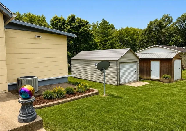 12th image of 1119 Mound St, Atchison, KS 66002 | MLS# 2638773