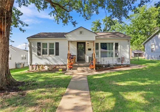 Photo 2 of Sale Pending at 530 Pennsylvania Ave, Leavenworth, KS 66048 | MLS# 2638774 | Listing updated on 2026-08-29