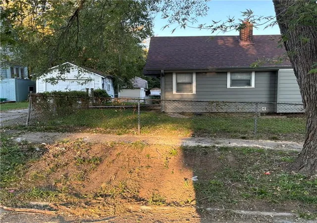 Photo 3 of Single family home for sale at 1150 Rowland Ave, Kansas City, KS 66104 | MLS# 2638780 | Listing updated on 2026-08-28