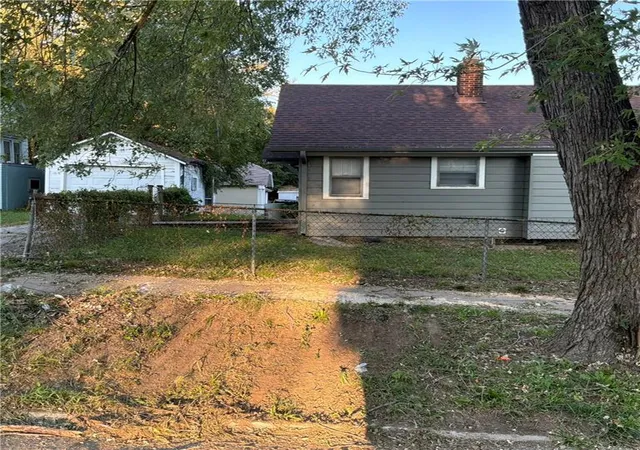 Photo 4 of Single family home for sale at 1150 Rowland Ave, Kansas City, KS 66104 | MLS# 2638780 | Listing updated on 2026-08-28