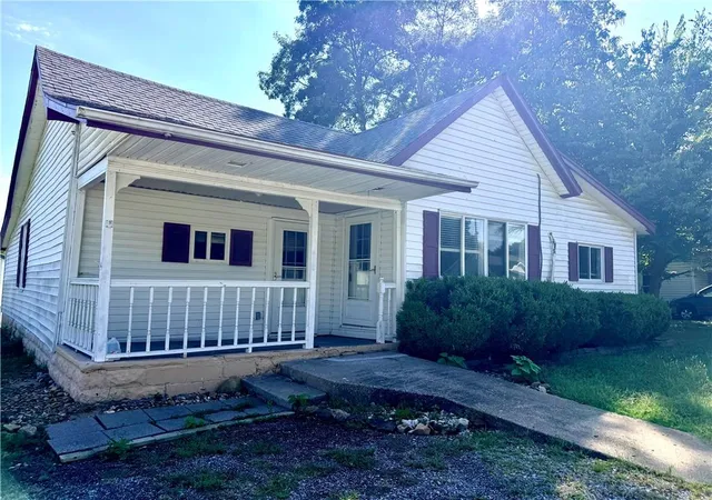 Photo 3 of Single family home for sale at 923 E Walnut St, Rich Hill, MO 64779 | MLS# 2638781 | Listing updated on 2026-09-21
