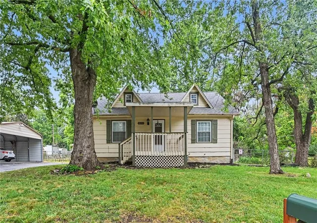 2nd image of 2601 Se Wisconsin Ave, Topeka, KS 66605 | MLS# 2638782
