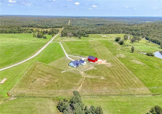 Photo 1 of Single family home for sale at 4674 Nw B Hwy, Appleton City, MO 64724 | MLS# 2638794 | Listing updated on 2026-09-04