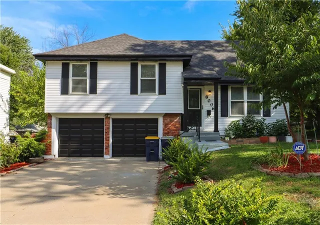 Photo 1 of Sale Pending at 8006 E 105th St, Kansas City, MO 64134 | MLS# 2638796 | Listing updated on 2026-09-02