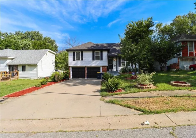 Photo 36 of Sale Pending at 8006 E 105Th St, Kansas City, MO 64134 | MLS# 2638796 | Listing updated on 2026-09-02