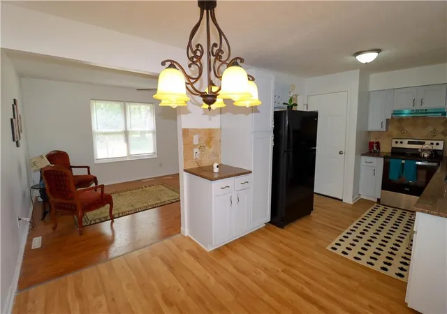 Photo 4 of Sale Pending at 8006 E 105Th St, Kansas City, MO 64134 | MLS# 2638796 | Listing updated on 2026-09-02