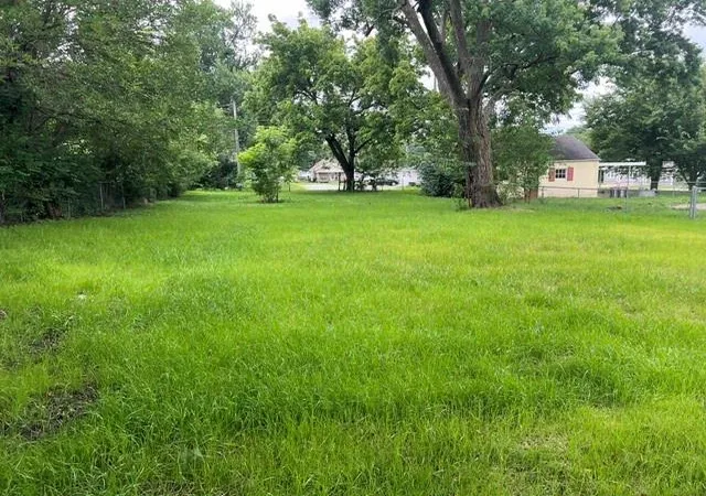 Photo 2 of Land for sale at 704 E 3rd St, Cameron, MO 64429 | MLS# 2638804 | Listing updated on 2026-09-14