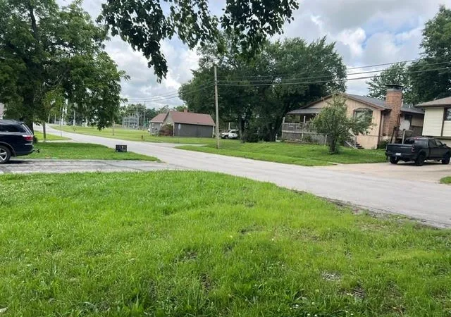 4th image of 704 E 3Rd St, Cameron, MO 64429 | MLS# 2638804