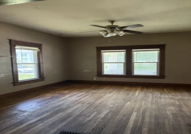3rd image of 414 N West St, Cameron, MO 64429 | MLS# 2638806