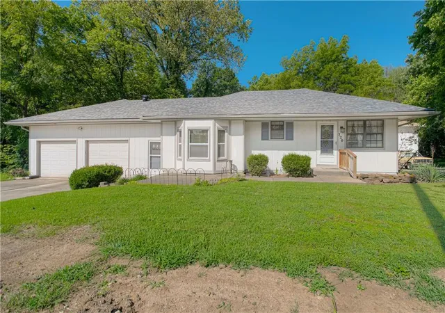 Photo 2 of Sale Pending at 120 Johnson Rd, Liberty, MO 64068 | MLS# 2638811 | Listing updated on 2026-09-17