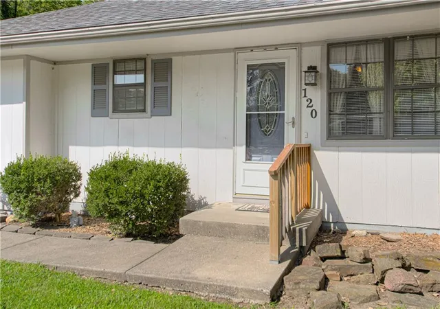 Photo 3 of Sale Pending at 120 Johnson Rd, Liberty, MO 64068 | MLS# 2638811 | Listing updated on 2026-09-17