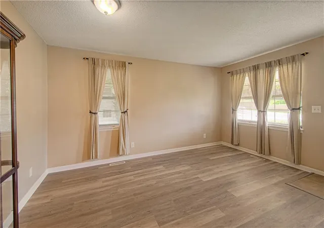 Photo 4 of Sale Pending at 120 Johnson Rd, Liberty, MO 64068 | MLS# 2638811 | Listing updated on 2026-09-17