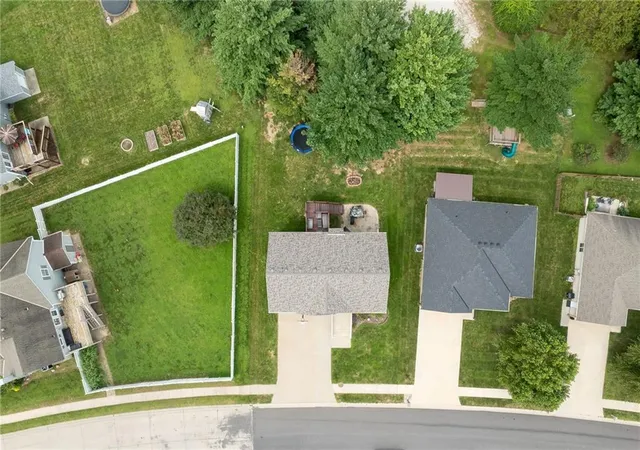 Photo 3 of Sale Pending at 2603 Meadow Ridge Dr, St Joseph, MO 64504 | MLS# 2638813 | Listing updated on 2026-09-16