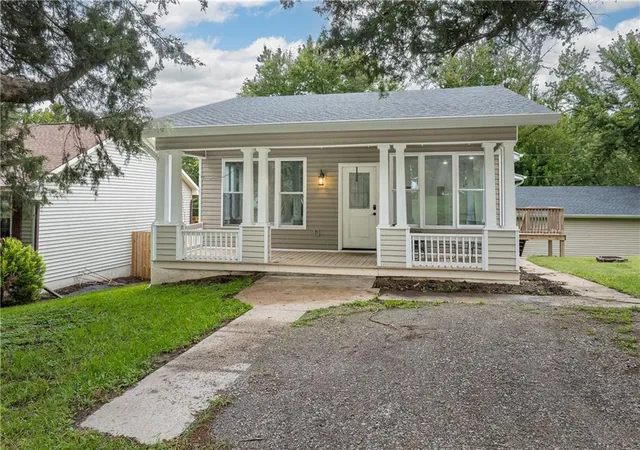 Photo 2 of Single family home for sale at 3207 Scott St, Saint Joseph, MO 64507 | MLS# 2638814 | Listing updated on 2026-10-04