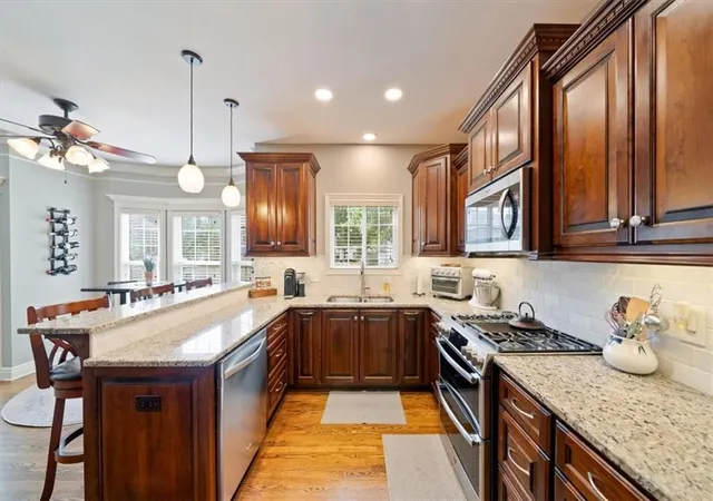 2nd image of 5125 Roundtree St, Shawnee, KS 66226 | MLS# 2638815