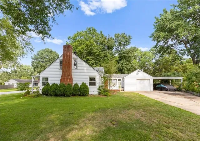 Photo 4 of Single family home for sale at 1001 Little Ave, Grandview, MO 64030 | MLS# 2638816 | Listing updated on 2026-09-15