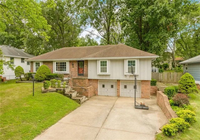 Photo 1 of Sale Pending at 1713 Ne 69th Ter, Gladstone, MO 64118 | MLS# 2638822 | Listing updated on 2026-09-05