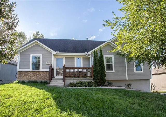 Photo 2 of Single family home for sale at 213 Ne Hannah Ct, Grain Valley, MO 64029 | MLS# 2638833 | Listing updated on 2026-10-03