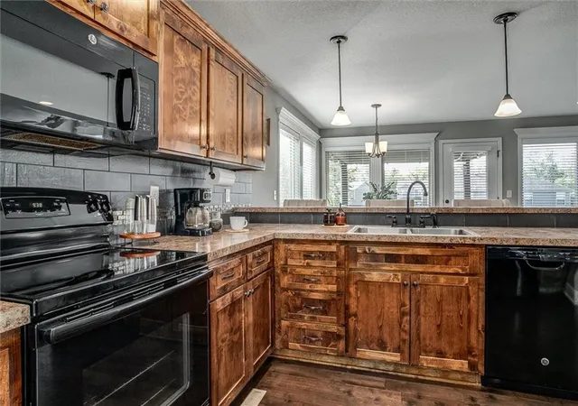 Photo 4 of Single family home for sale at 213 NE Hannah Ct, Grain Valley, MO 64029 | MLS# 2638833 | Listing updated on 2026-10-03
