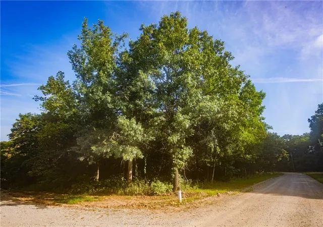 5th image of 39 King Dr, Mapleton, KS 66754 | MLS# 2638834