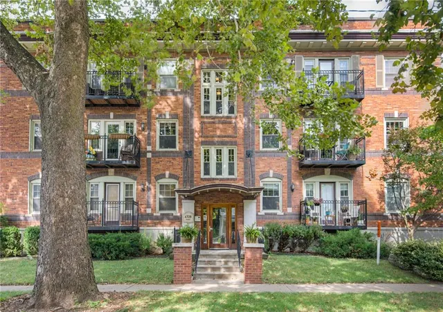 Photo 1 of Sale Pending at 4328 Walnut St #2A, Kansas City, MO 64111 | MLS# 2638836 | Listing updated on 2026-09-01