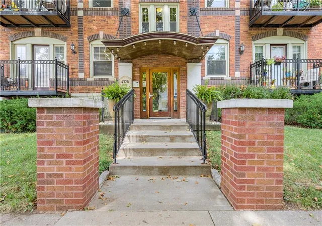 Photo 2 of Sale Pending at 4328 Walnut St #2A, Kansas City, MO 64111 | MLS# 2638836 | Listing updated on 2026-09-01