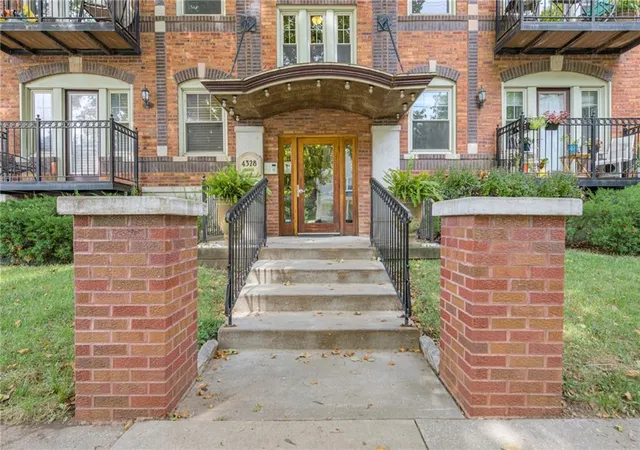Photo 49 of Sale Pending at 4328 Walnut St #2A, Kansas City, MO 64111 | MLS# 2638836 | Listing updated on 2026-09-01