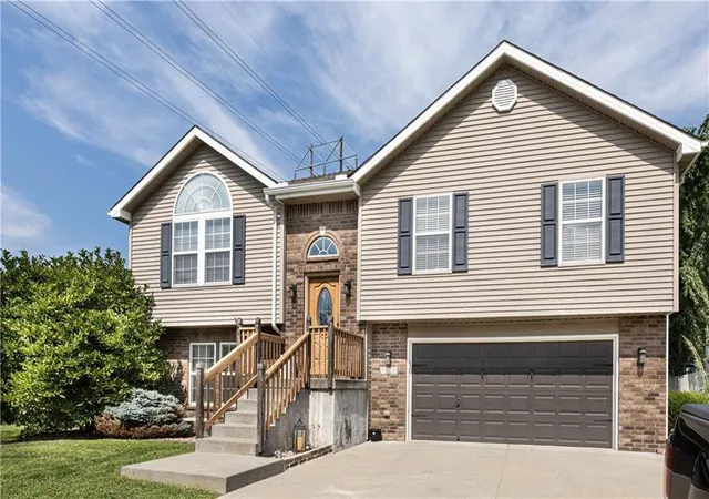 Photo 2 of Sale Pending at 1508 Nw Pond Ave, Grain Valley, MO 64029 | MLS# 2638838 | Listing updated on 2026-09-01
