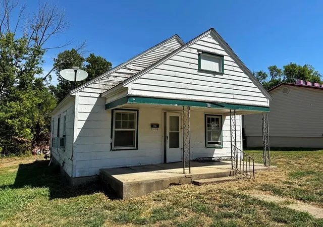 1st image of 121 W Lafayette St, El Dorado Springs, MO 64744 | MLS# 2638842