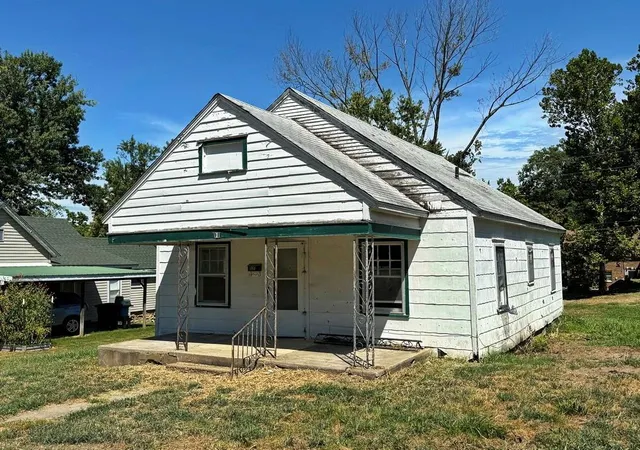 3rd image of 121 W Lafayette St, El Dorado Springs, MO 64744 | MLS# 2638842