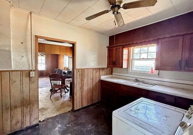 4th image of 121 W Lafayette St, El Dorado Springs, MO 64744 | MLS# 2638842