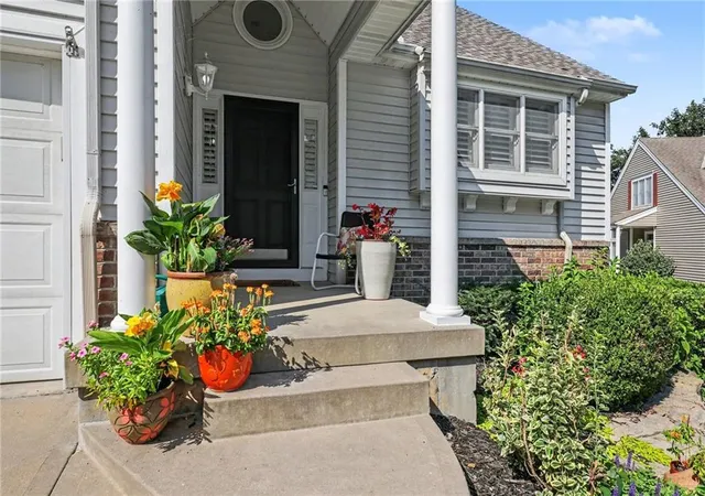 Photo 3 of Sale Pending at 13424 W 126th St, Overland Park, KS 66213 | MLS# 2638853 | Listing updated on 2026-09-06