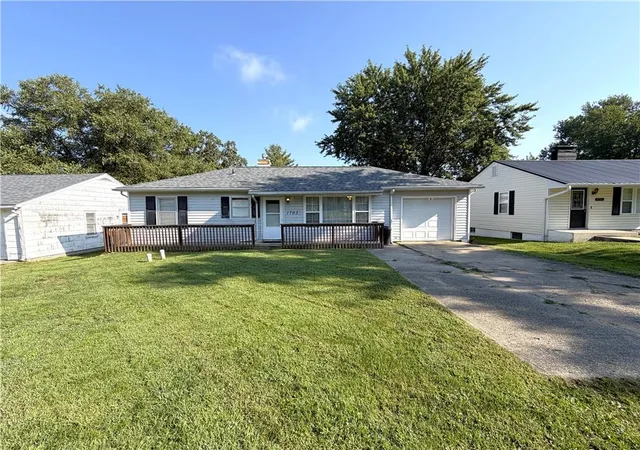 1st image of 1703 Rosewood Ln, Chillicothe, MO 64601 | MLS# 2638860