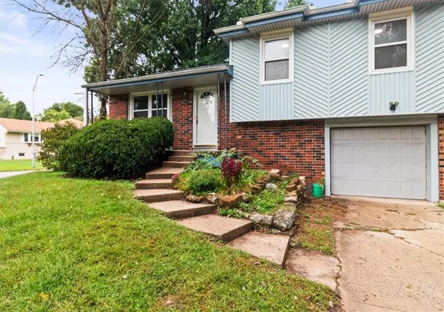 Photo 2 of Single family home for sale at 5200 Ne 56Th Pl, Kansas City, MO 64119 | MLS# 2638861 | Listing updated on 2026-10-03