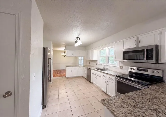 2nd image of 14224 S Raintree Dr, Olathe, KS 66062 | MLS# 2638864