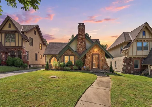 Photo 2 of Sale Pending at 405 E Gregory Blvd, Kansas City, MO 64131 | MLS# 2638867 | Listing updated on 2026-09-22