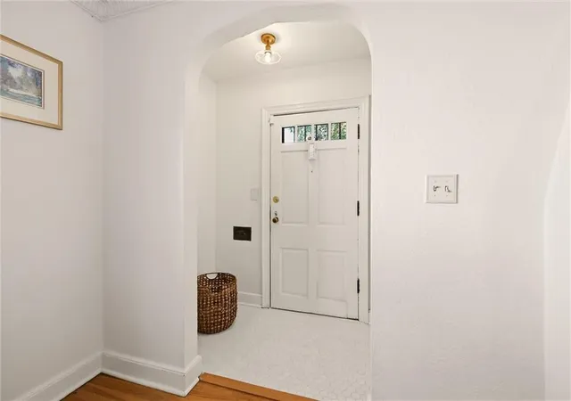 Photo 4 of Sale Pending at 405 E Gregory Blvd, Kansas City, MO 64131 | MLS# 2638867 | Listing updated on 2026-09-22