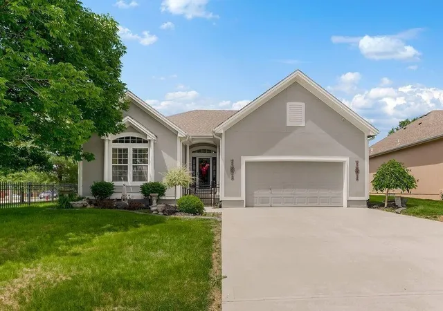Photo 1 of Single family home for sale at 4025 Nw Chapman Dr, Blue Springs, MO 64015 | MLS# 2638874 | Listing updated on 2026-10-09